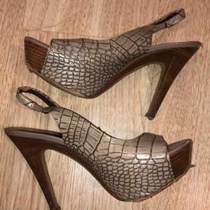 Jessica Simpson high heels peep toe 👠